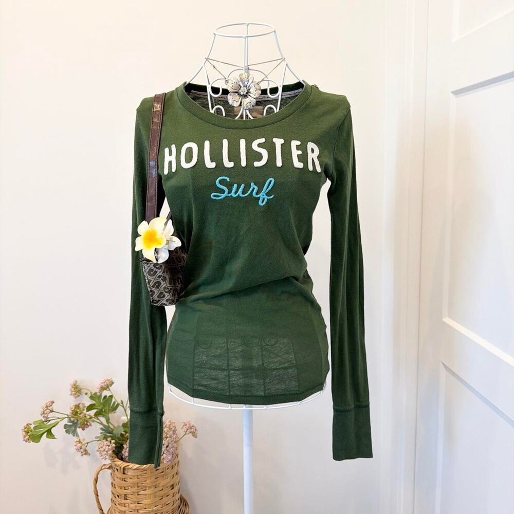 Cute vintage y2k tight hollister long sleeve tee with logo details
